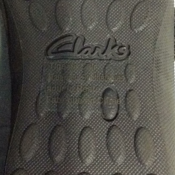 Clark’s flat walking shoes size 6.6, leather upper–.  B69 - Picture 4 of 6